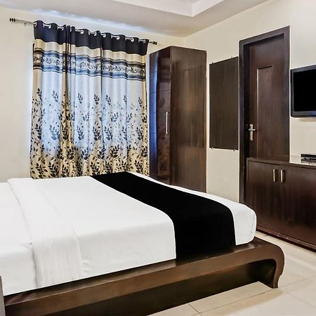 Capital O Hotel Jeyan Inn Near Gurudwara Shri Bangla Sahib Delhi  Exterior photo